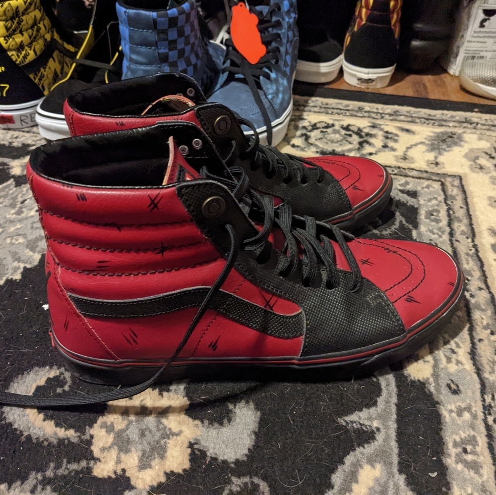 Marvel Deadpool Vans Sk8-hi 11.6